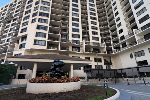 Condo in Miami, Florida, 1 bedroom  № 1971218 - photo 1