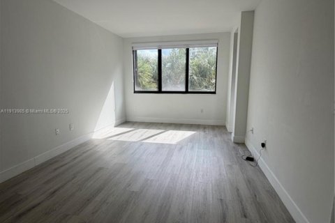 Condo in Miami, Florida, 1 bedroom  № 1971218 - photo 3