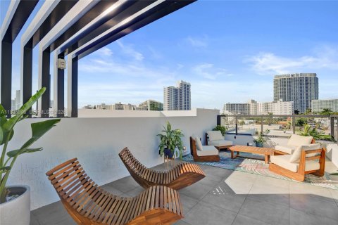 Снять в аренду кондоминиум в Майами-Бич, Флорида 2 спальни, 102.29м2, № 1995124 - фото 1
