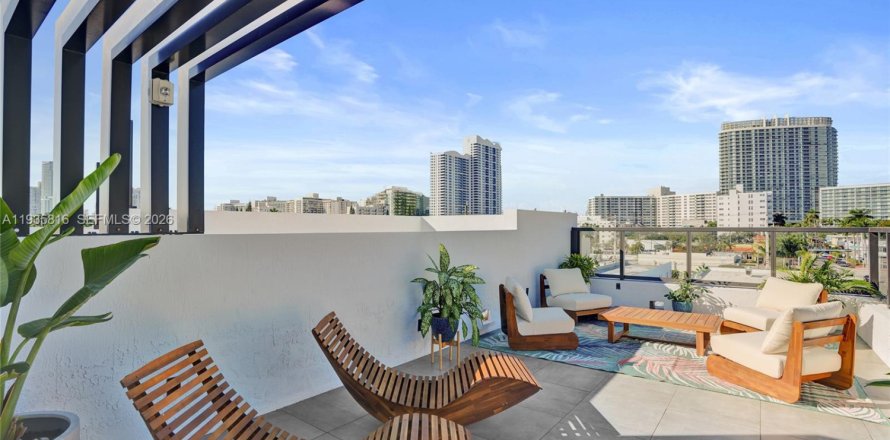 Кондоминиум с 2 спальнями в Майами-Бич, Флорида № 1995124