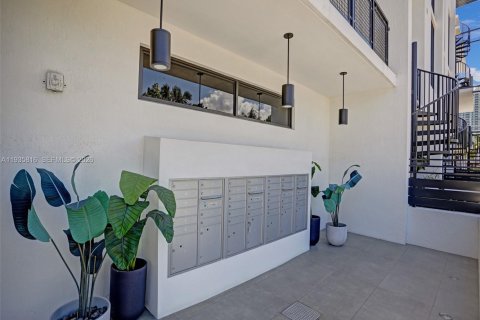 Снять в аренду кондоминиум в Майами-Бич, Флорида 2 спальни, 102.29м2, № 1995124 - фото 30