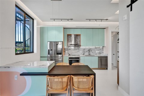 Снять в аренду кондоминиум в Майами-Бич, Флорида 2 спальни, 102.29м2, № 1995124 - фото 2