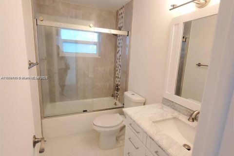 House in Cooper City, Florida 3 bedrooms, 141.58 sq.m. № 1852333 - photo 13