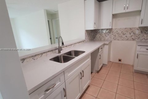 House in Cooper City, Florida 3 bedrooms, 141.58 sq.m. № 1852333 - photo 4