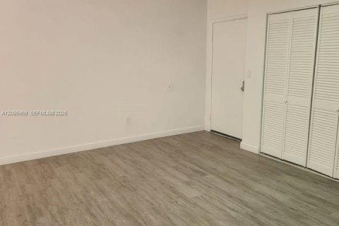 Copropriété à louer à Miami, Floride: 3 chambres, 131.64 m2 № 2385112 - photo 18