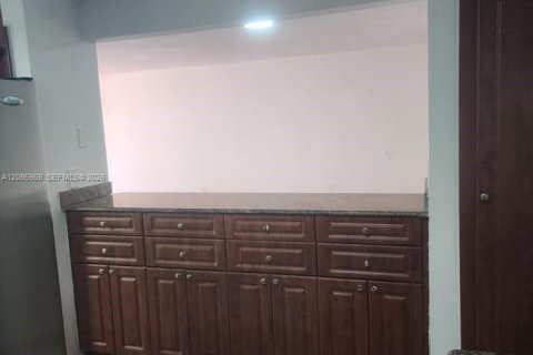 Copropriété à louer à Miami, Floride: 3 chambres, 131.64 m2 № 2385112 - photo 11