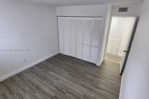 Copropriété à louer à Miami, Floride: 3 chambres, 131.64 m2 № 2385112 - photo 8