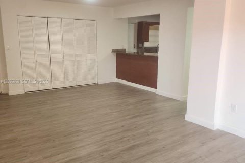 Copropriété à louer à Miami, Floride: 3 chambres, 131.64 m2 № 2385112 - photo 10