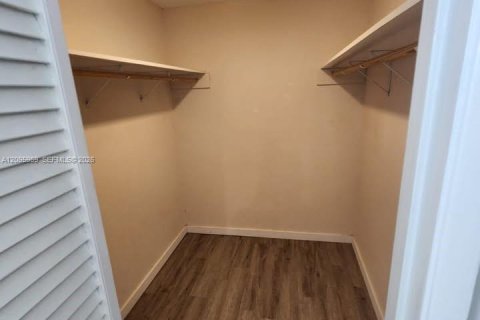 Copropriété à louer à Miami, Floride: 3 chambres, 131.64 m2 № 2385112 - photo 17