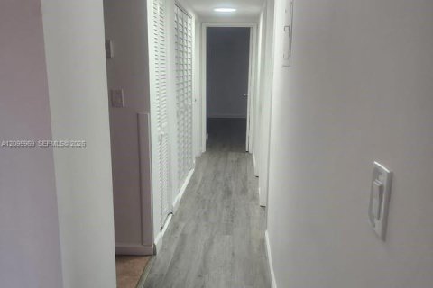 Copropriété à louer à Miami, Floride: 3 chambres, 131.64 m2 № 2385112 - photo 6