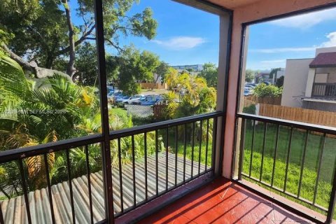 Copropriété à louer à Miami, Floride: 3 chambres, 131.64 m2 № 2385112 - photo 9