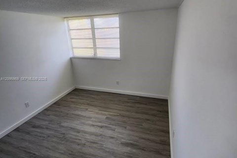 Copropriété à louer à Miami, Floride: 3 chambres, 131.64 m2 № 2385112 - photo 14