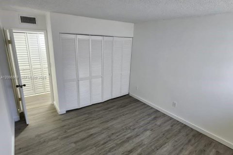 Copropriété à louer à Miami, Floride: 3 chambres, 131.64 m2 № 2385112 - photo 16