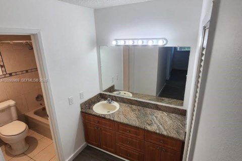 Copropriété à louer à Miami, Floride: 3 chambres, 131.64 m2 № 2385112 - photo 12