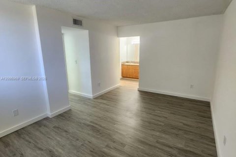 Condo à Miami, Floride, 3 chambres  № 2385112