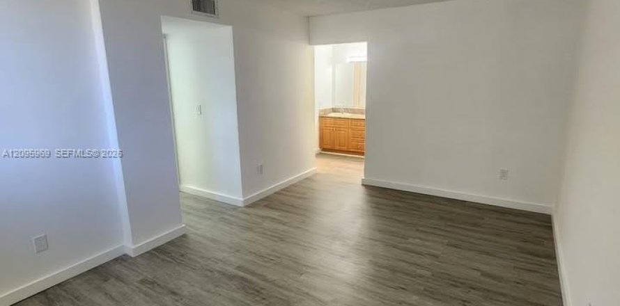 Condo à Miami, Floride, 3 chambres  № 2385112