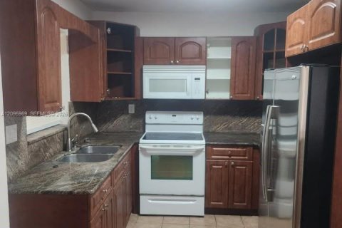Copropriété à louer à Miami, Floride: 3 chambres, 131.64 m2 № 2385112 - photo 7