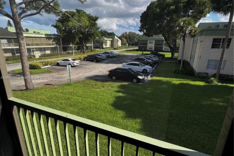 Купить кондоминиум в Корал-Спрингс, Флорида 2 спальни, 99.41м2, № 1931254 - фото 3