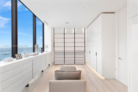 Condominio en venta en Miami, Florida, 5 dormitorios, 854.7 m2 № 1865128 - foto 17