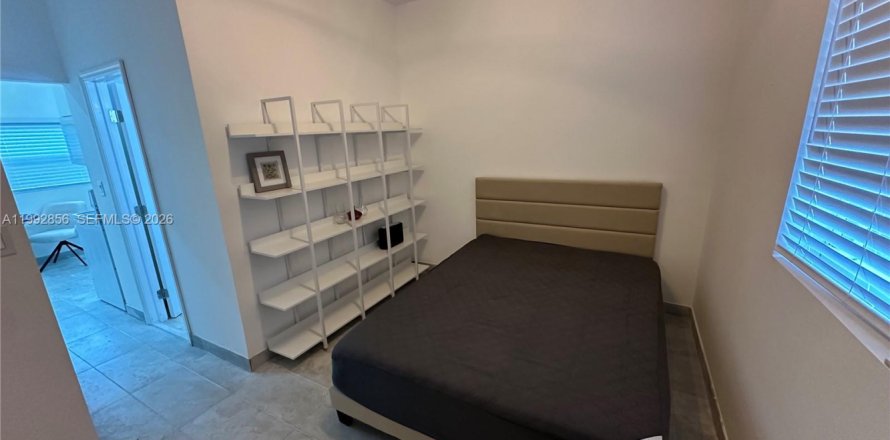 Casa en North Miami, Florida 1 dormitorio, 151.24 m2 № 2056716
