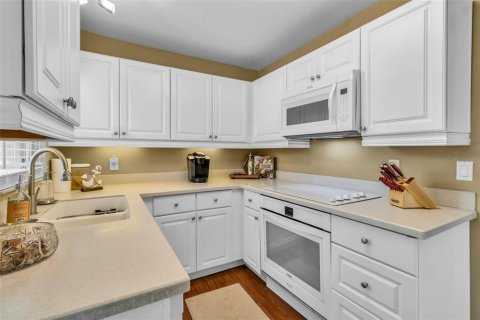 Condo in Bradenton, Florida, 3 bedrooms № 2227585 - photo 10