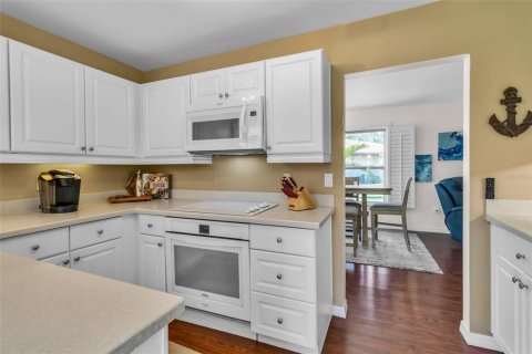 Condo in Bradenton, Florida, 3 bedrooms № 2227585 - photo 9
