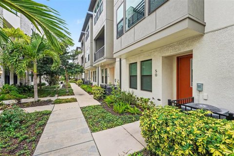 Townhouse in Tampa, Florida 3 bedrooms, 193.33 sq.m. № 2131817 - photo 3