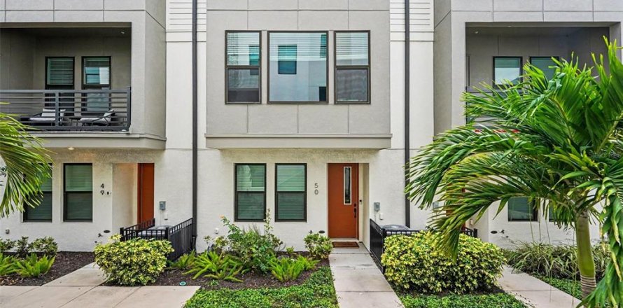 Townhouse in Tampa, Florida 3 bedrooms, 193.33 sq.m. № 2131817