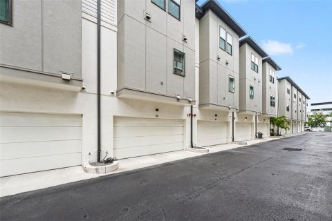 Townhouse in Tampa, Florida 3 bedrooms, 193.33 sq.m. № 2131817 - photo 29