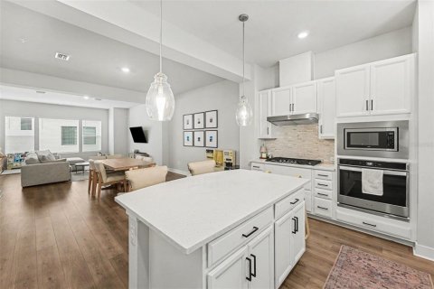 Townhouse in Tampa, Florida 3 bedrooms, 193.33 sq.m. № 2131817 - photo 9