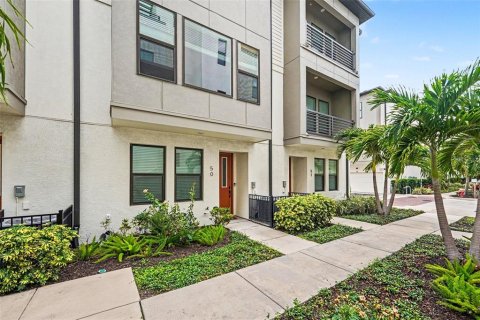 Townhouse in Tampa, Florida 3 bedrooms, 193.33 sq.m. № 2131817 - photo 2