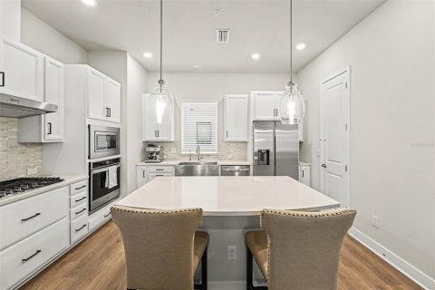 Townhouse in Tampa, Florida 3 bedrooms, 193.33 sq.m. № 2131817 - photo 11