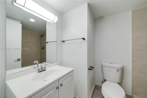 Commercial property in Miami, Florida № 2026165 - photo 23