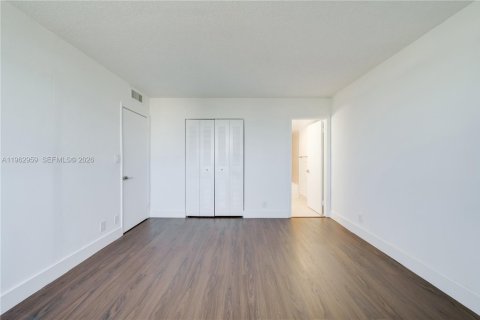 Commercial property in Miami, Florida № 2026165 - photo 28