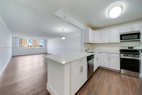 Commercial property in Miami, Florida № 2026165 - photo 13