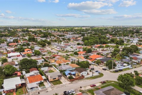 Villa ou maison à vendre à Hialeah, Floride: 4 chambres, 117.06 m2 № 1842794 - photo 25