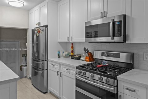 Villa ou maison à vendre à Hialeah, Floride: 4 chambres, 117.06 m2 № 1842794 - photo 10