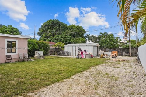Villa ou maison à vendre à Hialeah, Floride: 4 chambres, 117.06 m2 № 1842794 - photo 21