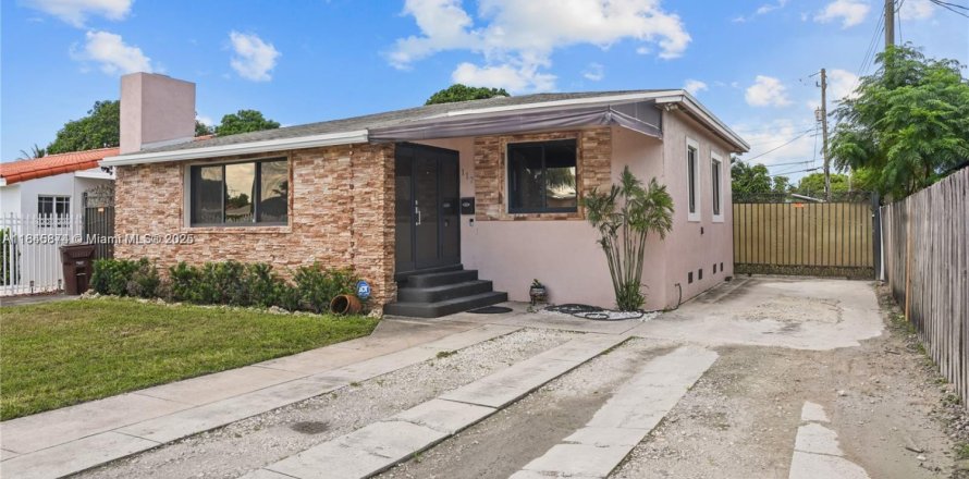 Villa ou maison à Hialeah, Floride 4 chambres, 117.06 m2 № 1842794