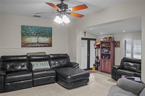 Villa ou maison à vendre à Hialeah, Floride: 4 chambres, 117.06 m2 № 1842794 - photo 8