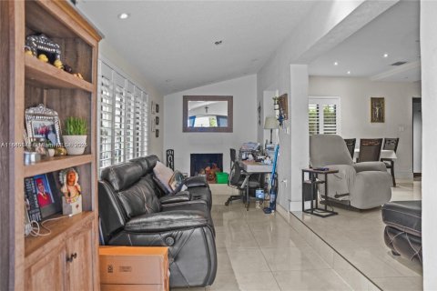 Villa ou maison à vendre à Hialeah, Floride: 4 chambres, 117.06 m2 № 1842794 - photo 3