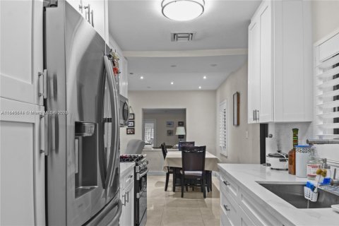 Villa ou maison à vendre à Hialeah, Floride: 4 chambres, 117.06 m2 № 1842794 - photo 11