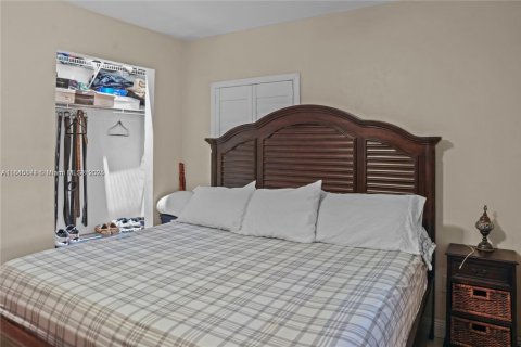 Villa ou maison à vendre à Hialeah, Floride: 4 chambres, 117.06 m2 № 1842794 - photo 13