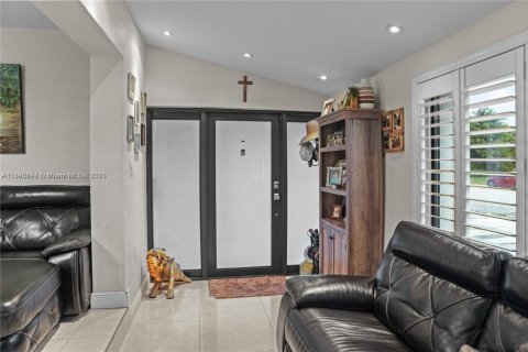 Villa ou maison à vendre à Hialeah, Floride: 4 chambres, 117.06 m2 № 1842794 - photo 4