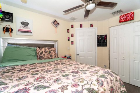 Townhouse in North Lauderdale, Florida 3 bedrooms, 145.67 sq.m. № 1858663 - photo 21