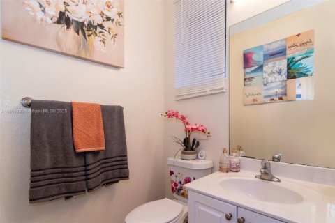 Townhouse in North Lauderdale, Florida 3 bedrooms, 145.67 sq.m. № 1858663 - photo 24