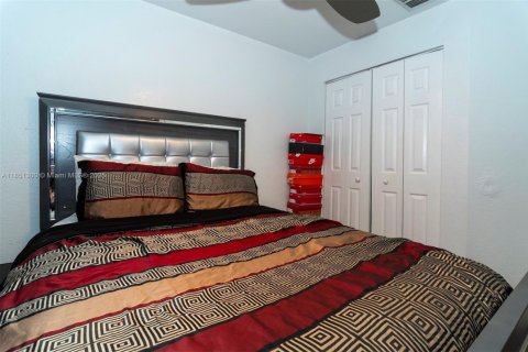 Townhouse in North Lauderdale, Florida 3 bedrooms, 145.67 sq.m. № 1858663 - photo 23