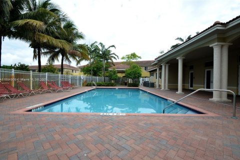 Townhouse in North Lauderdale, Florida 3 bedrooms, 145.67 sq.m. № 1858663 - photo 29