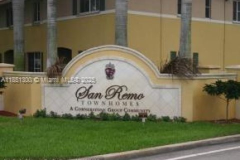 Townhouse in North Lauderdale, Florida 3 bedrooms, 145.67 sq.m. № 1858663 - photo 1