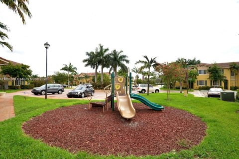 Townhouse in North Lauderdale, Florida 3 bedrooms, 145.67 sq.m. № 1858663 - photo 6